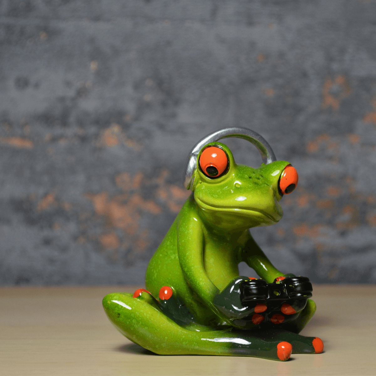 Comical Frog Ornament - Super Gamer - TwoBeeps.co.uk